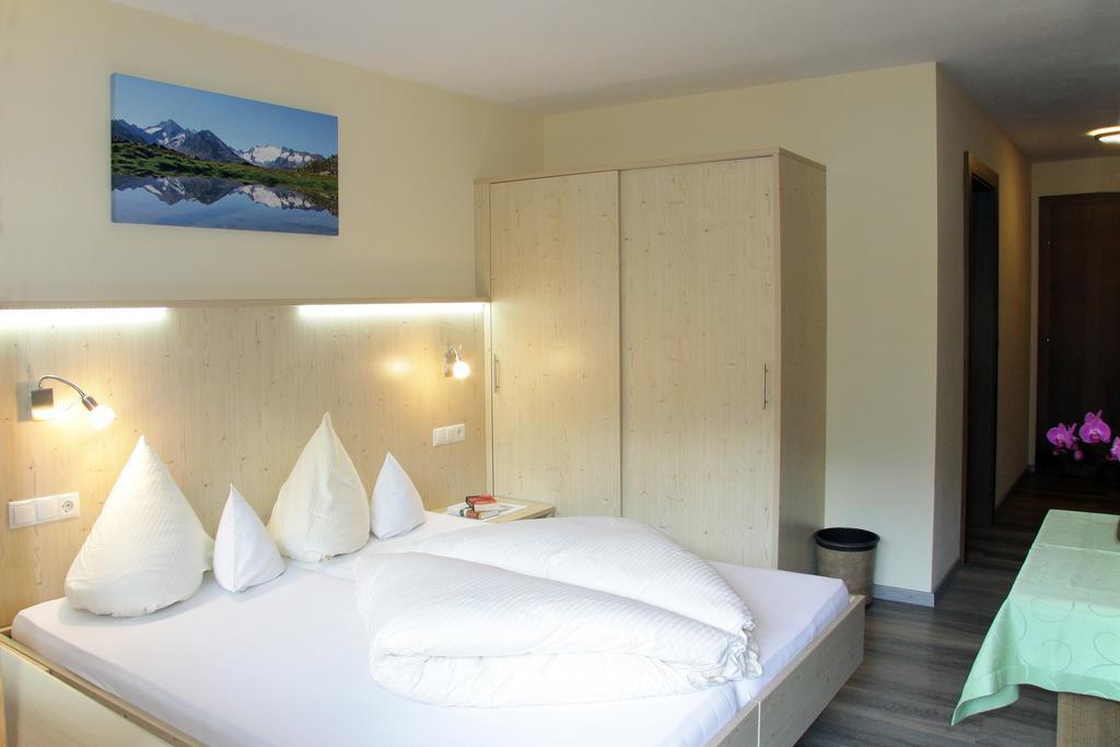 Chambre Triple avec Balcon et Porte Communicante